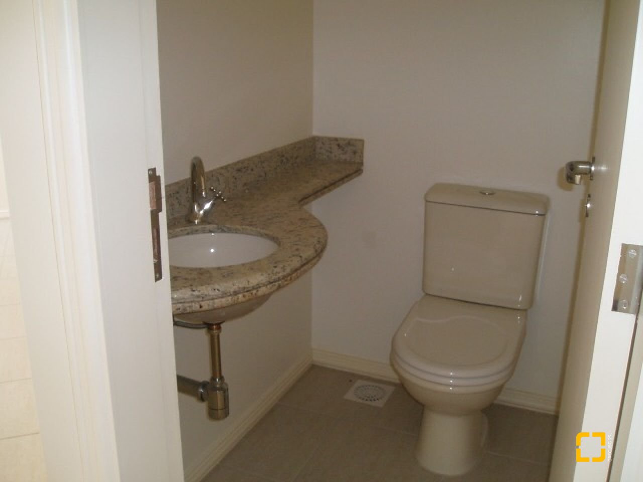 Apartamento com 110m², 4 quartos (sendo 1 suíte), 2 garagens, no bairro Centro em Florianópolis