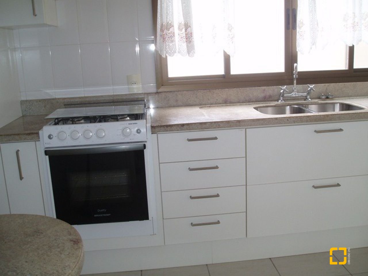 Apartamento com 110m², 4 quartos (sendo 1 suíte), 2 garagens, no bairro Centro em Florianópolis