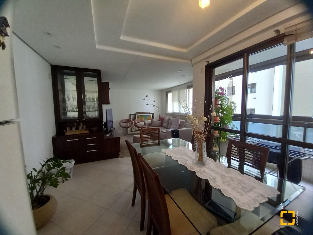 Apartamento com 110m², 4 quartos (sendo 1 suíte), 2 garagens, no bairro Centro em Florianópolis