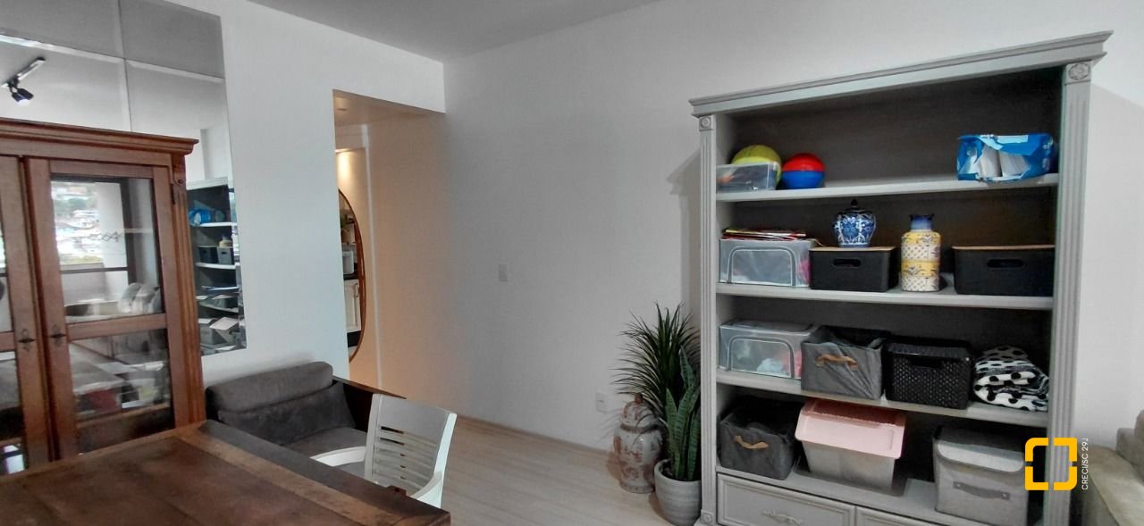Apartamento com 93m², 4 quartos (sendo 1 suíte), 1 garagem, no bairro Centro em Florianópolis