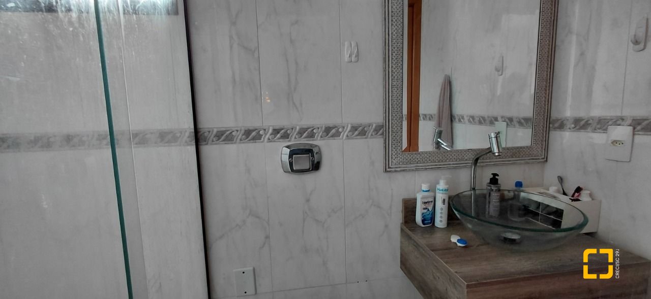 Apartamento com 93m², 4 quartos (sendo 1 suíte), 1 garagem, no bairro Centro em Florianópolis