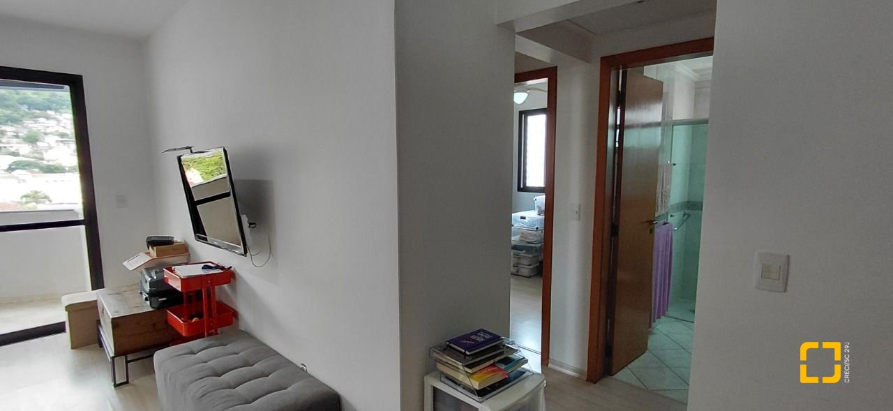 Apartamento com 93m², 4 quartos (sendo 1 suíte), 1 garagem, no bairro Centro em Florianópolis