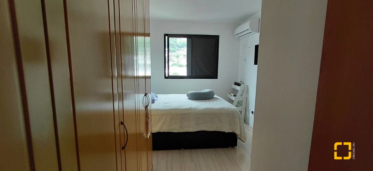 Apartamento com 93m², 4 quartos (sendo 1 suíte), 1 garagem, no bairro Centro em Florianópolis