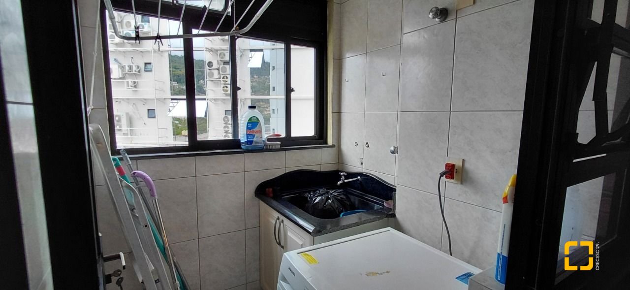 Apartamento com 93m², 4 quartos (sendo 1 suíte), 1 garagem, no bairro Centro em Florianópolis