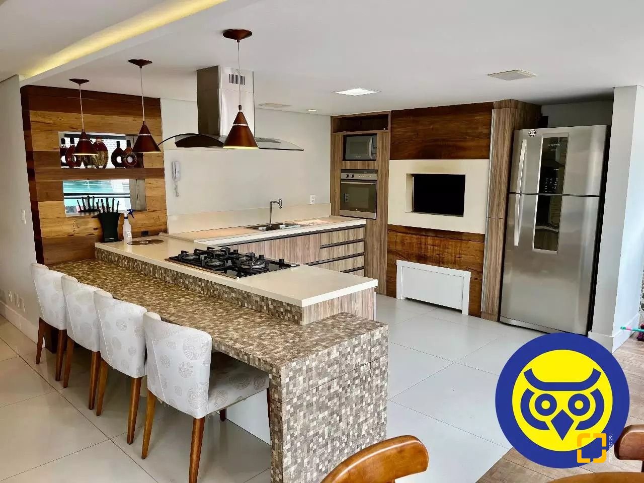 Apartamento com 93m², 4 quartos (sendo 1 suíte), 1 garagem, no bairro Centro em Florianópolis