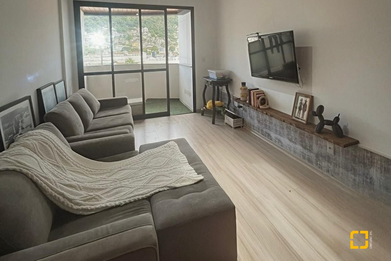 Apartamento com 93m², 4 quartos (sendo 1 suíte), 1 garagem, no bairro Centro em Florianópolis
