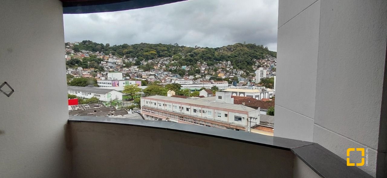 Apartamento com 93m², 4 quartos (sendo 1 suíte), 1 garagem, no bairro Centro em Florianópolis