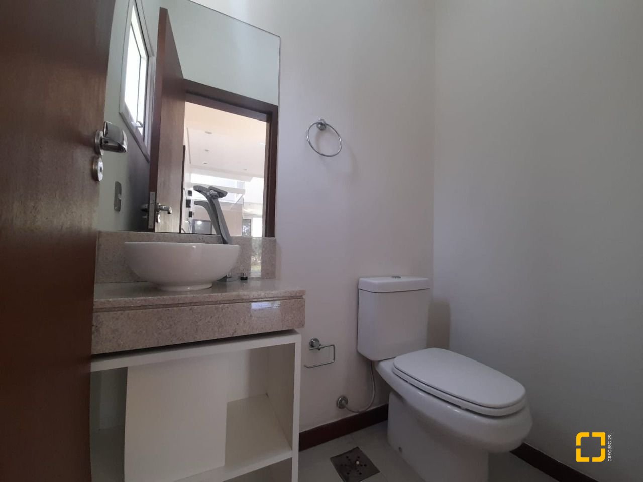 Casa com 259m², 6 quartos (sendo 3 suítes), 2 garagens, no bairro Campeche em Florianópolis