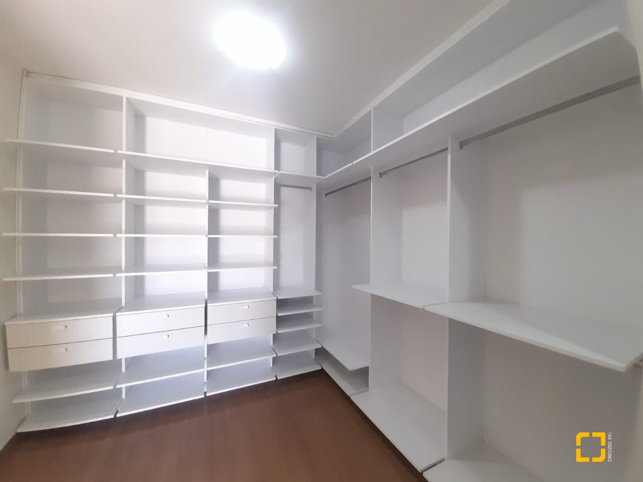Casa com 259m², 6 quartos (sendo 3 suítes), 2 garagens, no bairro Campeche em Florianópolis