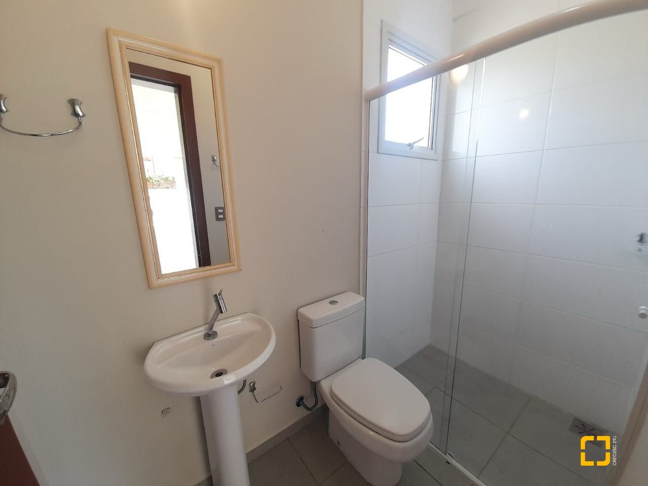 Casa com 259m², 6 quartos (sendo 3 suítes), 2 garagens, no bairro Campeche em Florianópolis