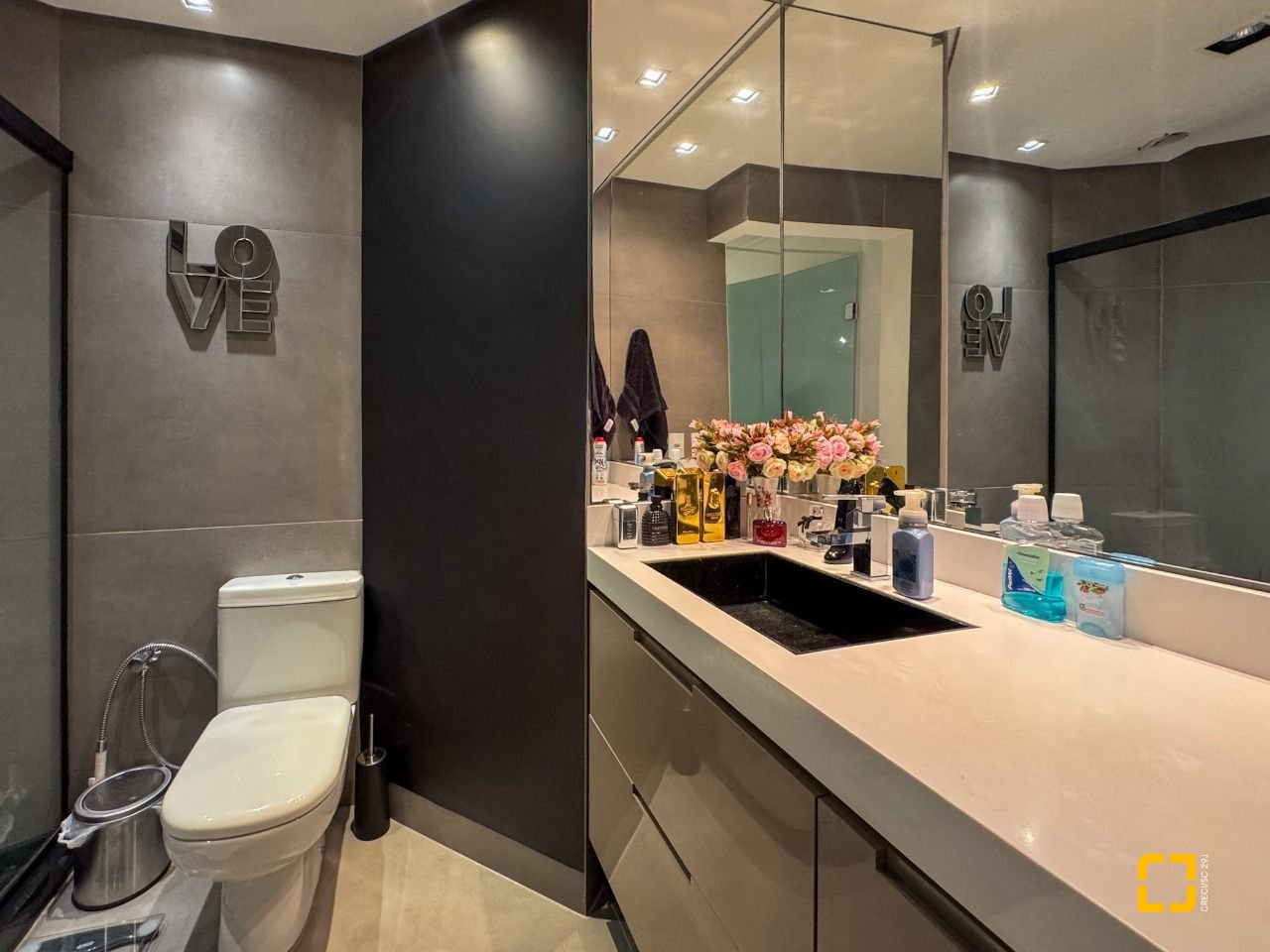 Apartamento com 68m², 3 quartos (sendo 1 suíte), 2 garagens, no bairro Itacorubi em Florianópolis