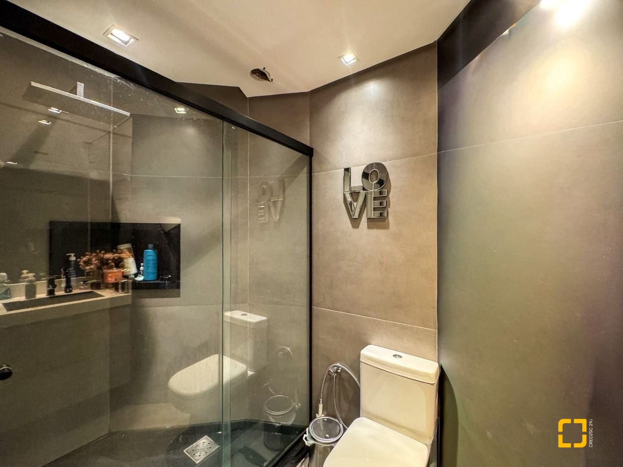 Apartamento com 68m², 3 quartos (sendo 1 suíte), 2 garagens, no bairro Itacorubi em Florianópolis