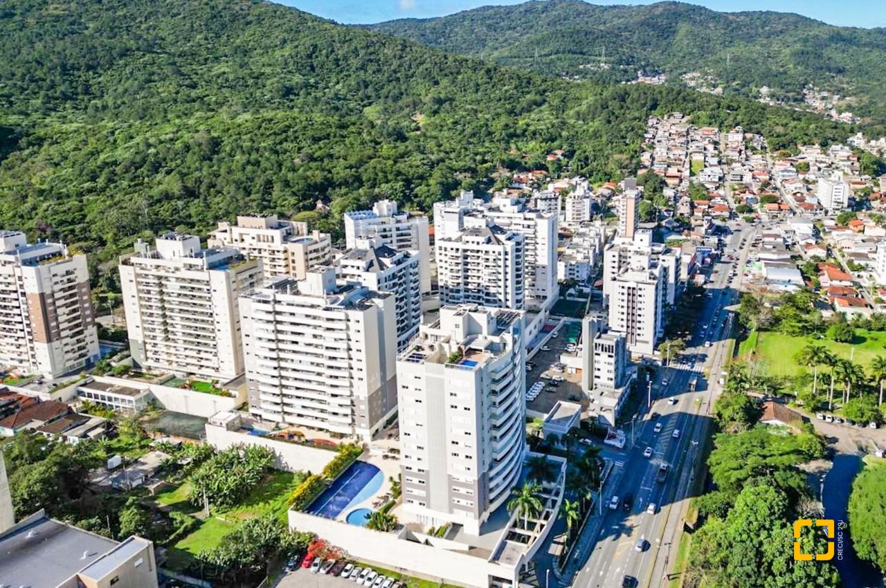Apartamento com 68m², 3 quartos (sendo 1 suíte), 2 garagens, no bairro Itacorubi em Florianópolis