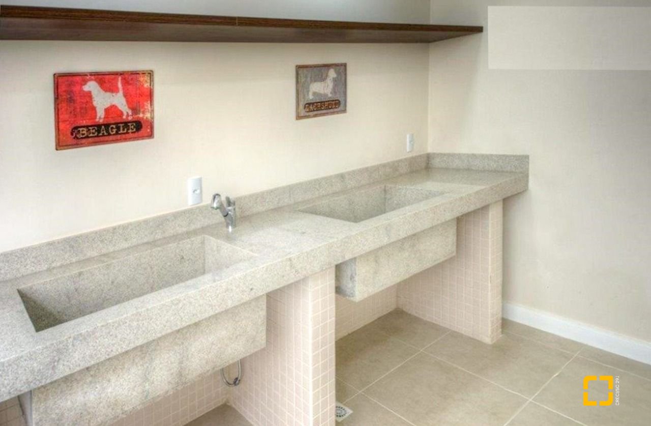 Apartamento com 68m², 3 quartos (sendo 1 suíte), 2 garagens, no bairro Itacorubi em Florianópolis
