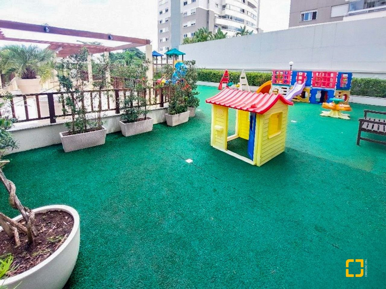 Apartamento com 68m², 3 quartos (sendo 1 suíte), 2 garagens, no bairro Itacorubi em Florianópolis