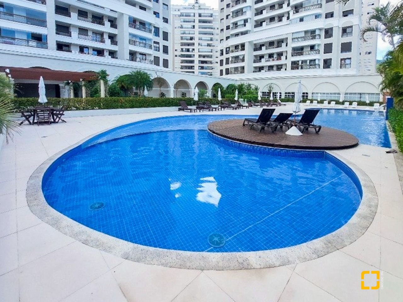 Apartamento com 68m², 3 quartos (sendo 1 suíte), 2 garagens, no bairro Itacorubi em Florianópolis