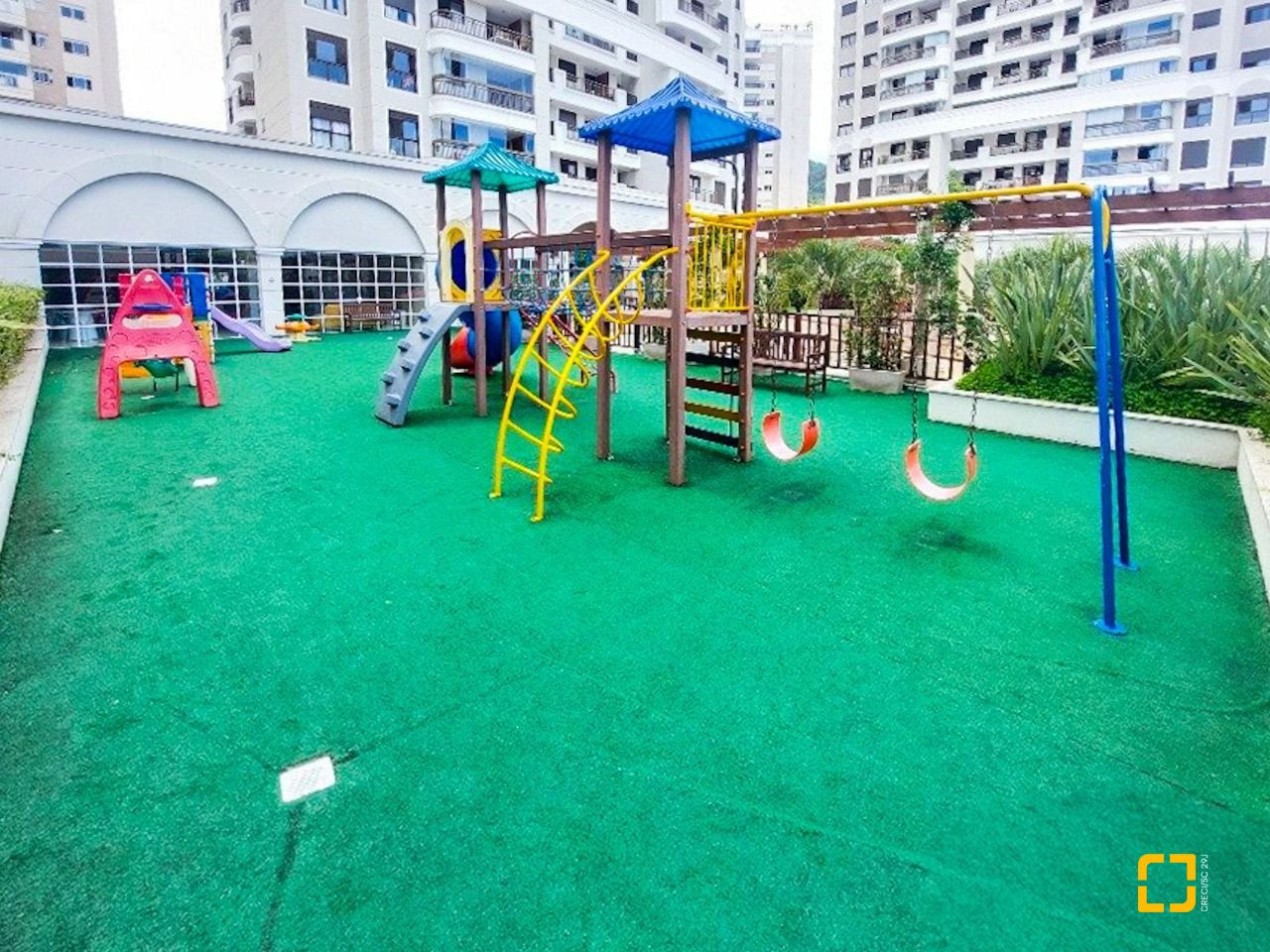 Apartamento com 68m², 3 quartos (sendo 1 suíte), 2 garagens, no bairro Itacorubi em Florianópolis