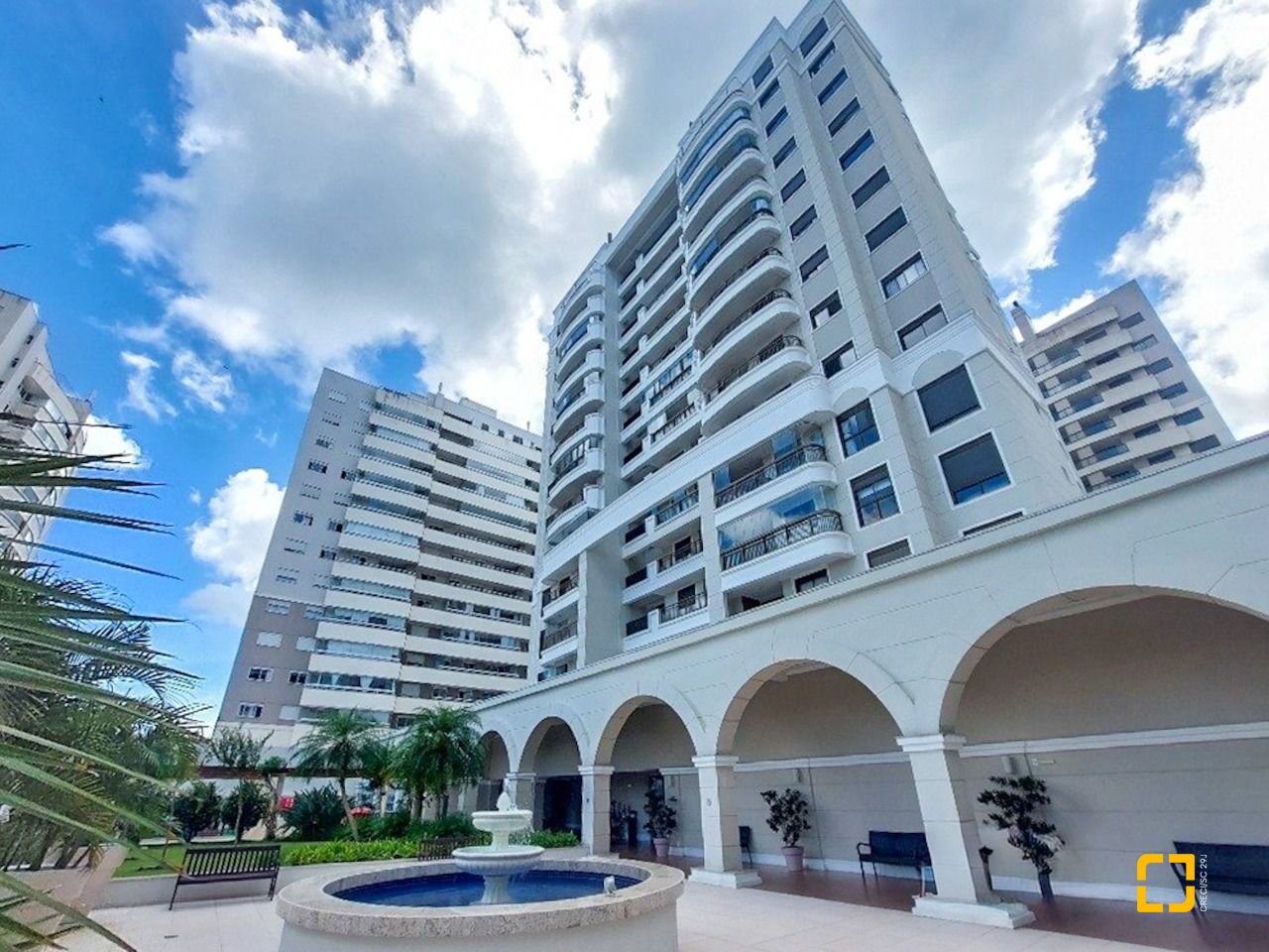 Apartamento com 68m², 3 quartos (sendo 1 suíte), 2 garagens, no bairro Itacorubi em Florianópolis