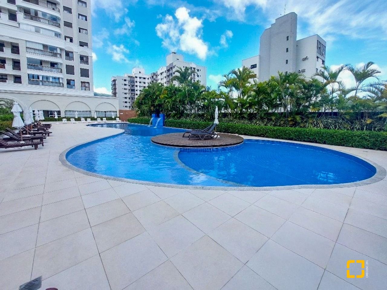 Apartamento com 68m², 3 quartos (sendo 1 suíte), 2 garagens, no bairro Itacorubi em Florianópolis
