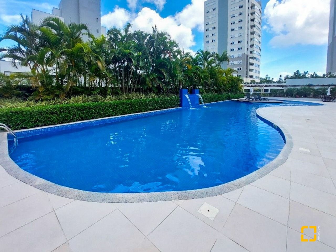 Apartamento com 68m², 3 quartos (sendo 1 suíte), 2 garagens, no bairro Itacorubi em Florianópolis