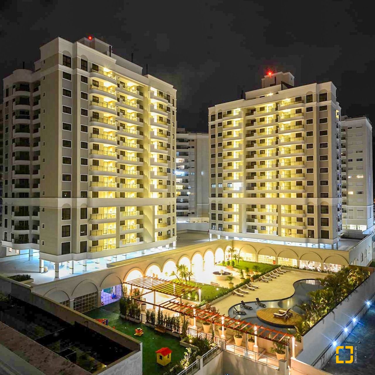 Apartamento com 68m², 3 quartos (sendo 1 suíte), 2 garagens, no bairro Itacorubi em Florianópolis