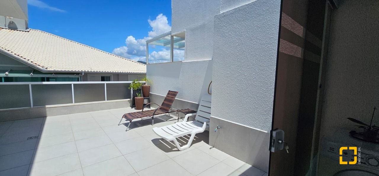 Cobertura com 122m², 2 quartos (sendo 1 suíte), 2 garagens, no bairro Ingleses em Florianópolis