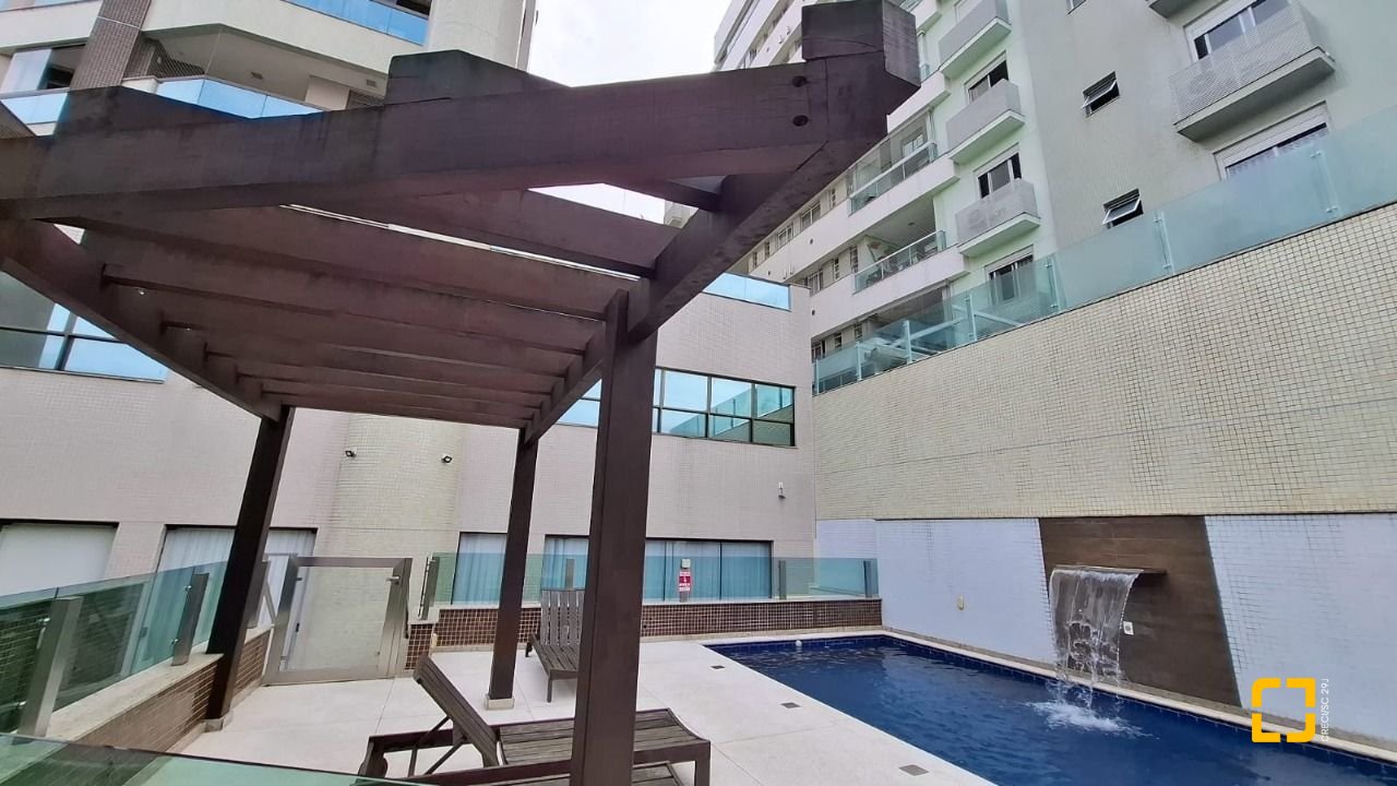 Apartamento com 131m², 4 quartos (sendo 2 suítes), 2 garagens, no bairro Trindade em Florianópolis