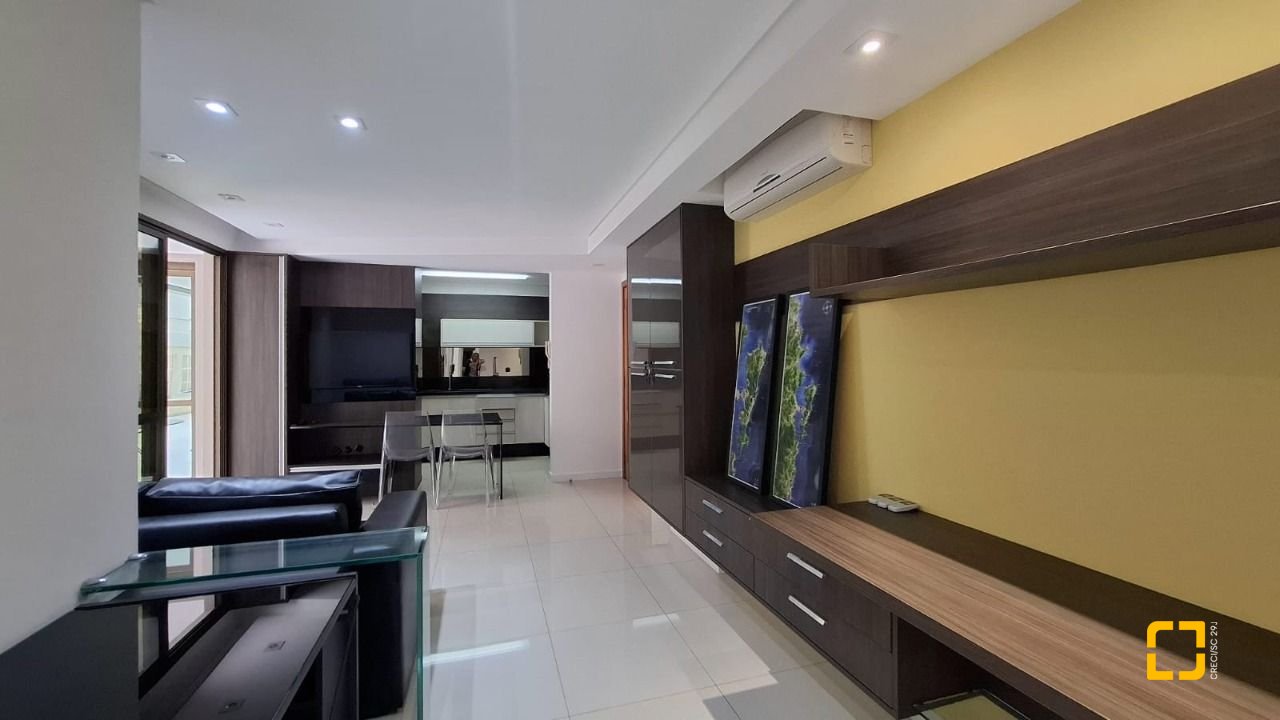 Apartamento com 131m², 4 quartos (sendo 2 suítes), 2 garagens, no bairro Trindade em Florianópolis