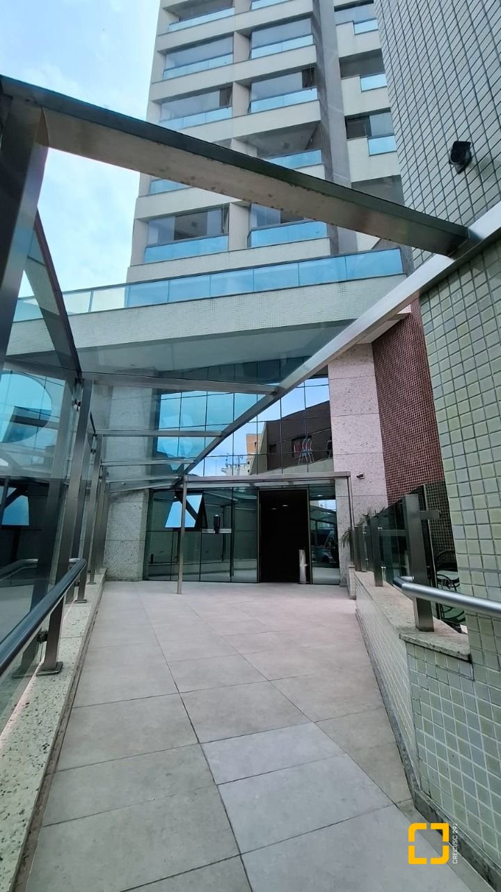 Apartamento com 131m², 4 quartos (sendo 2 suítes), 2 garagens, no bairro Trindade em Florianópolis