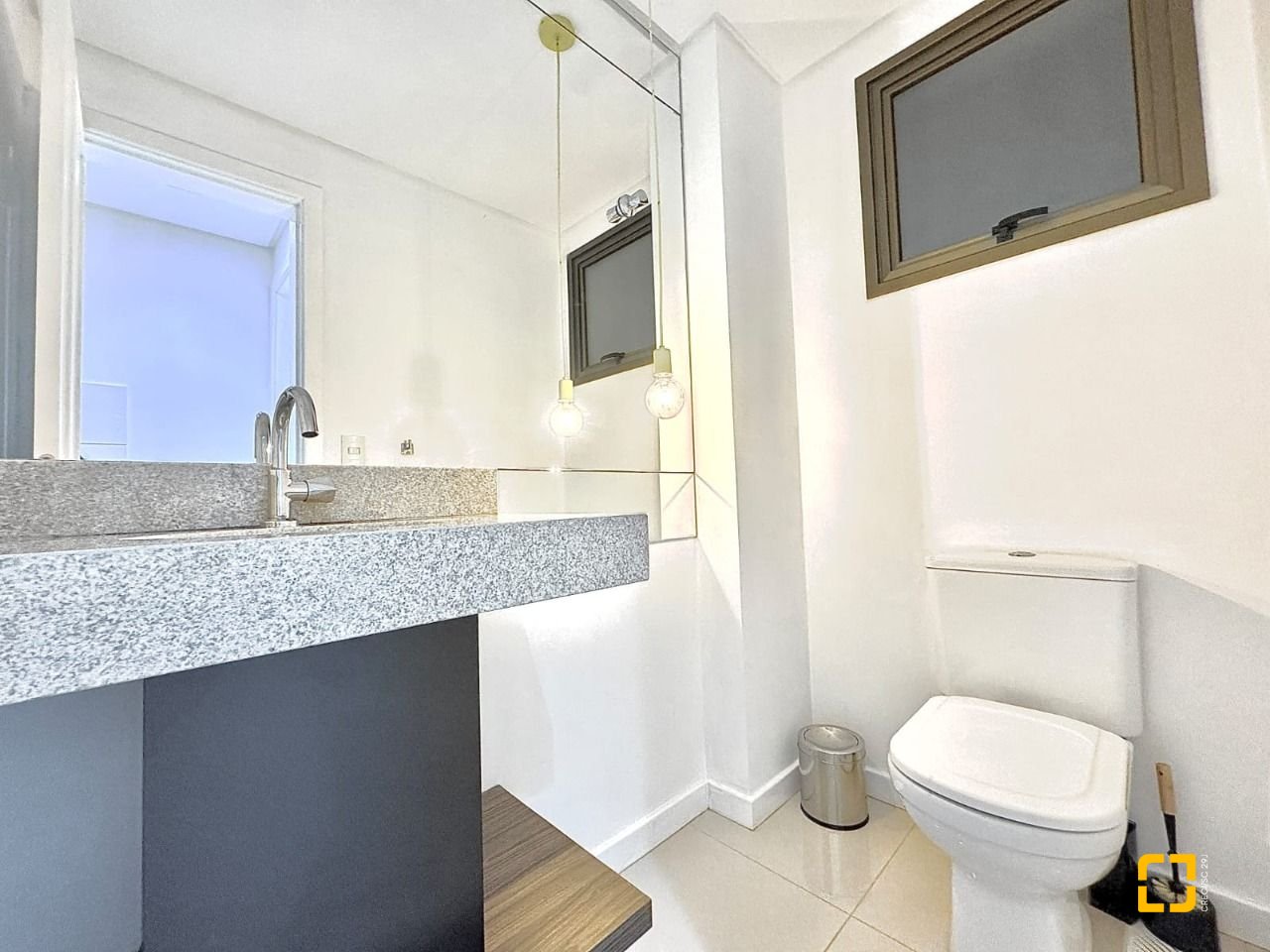 Apartamento com 131m², 4 quartos (sendo 2 suítes), 2 garagens, no bairro Trindade em Florianópolis