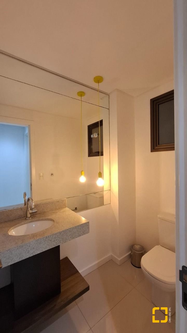 Apartamento com 131m², 4 quartos (sendo 2 suítes), 2 garagens, no bairro Trindade em Florianópolis