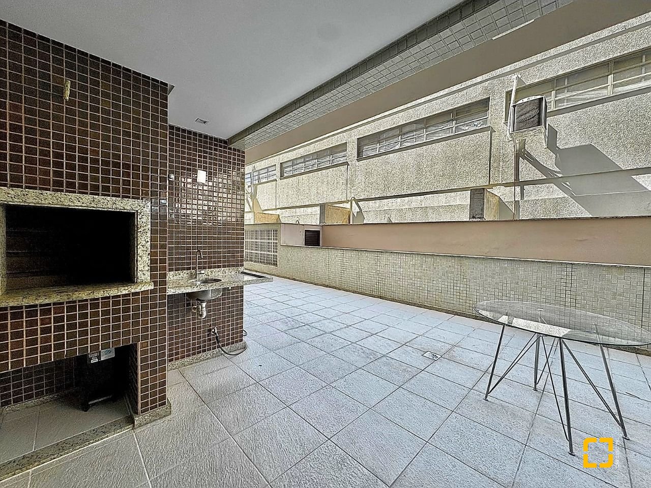 Apartamento com 131m², 4 quartos (sendo 2 suítes), 2 garagens, no bairro Trindade em Florianópolis