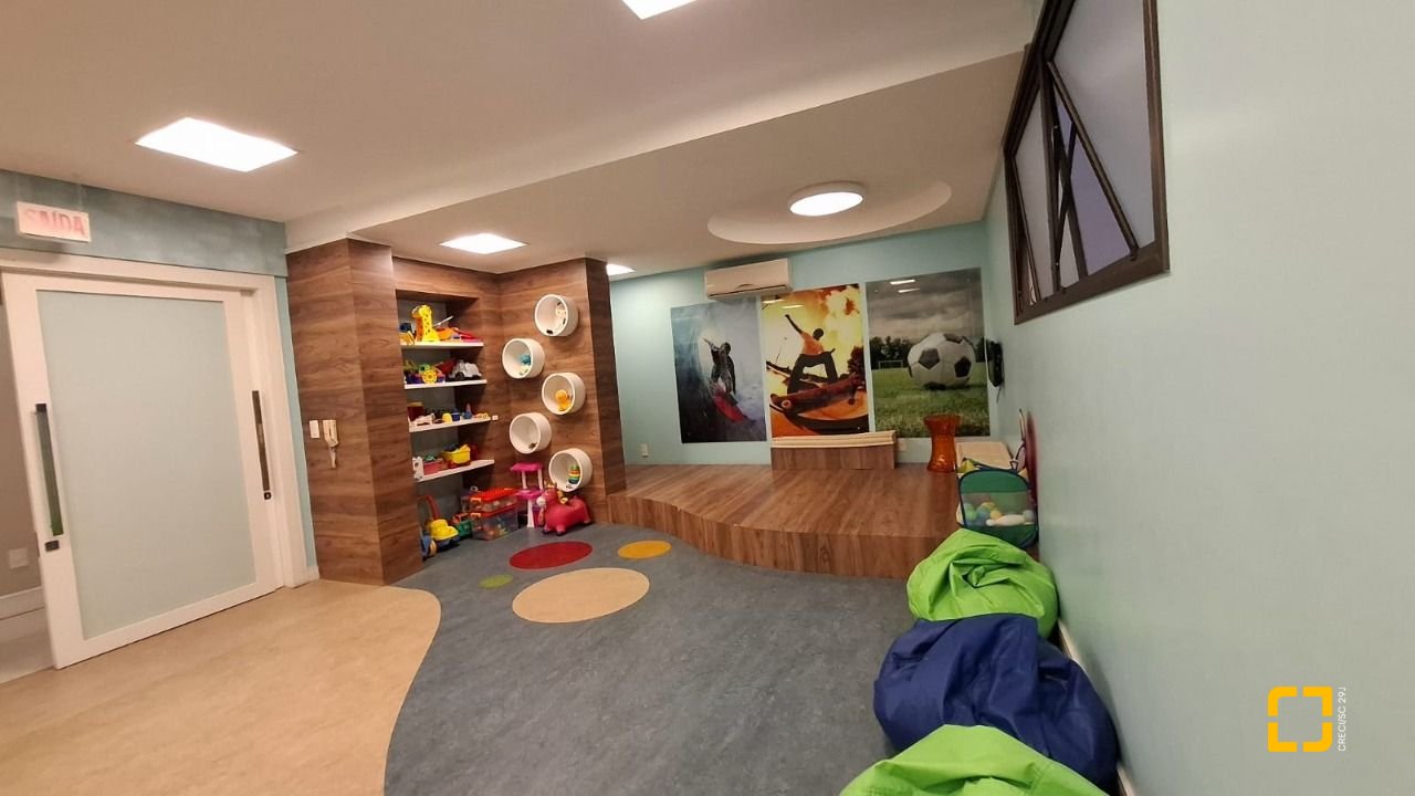 Apartamento com 131m², 4 quartos (sendo 2 suítes), 2 garagens, no bairro Trindade em Florianópolis
