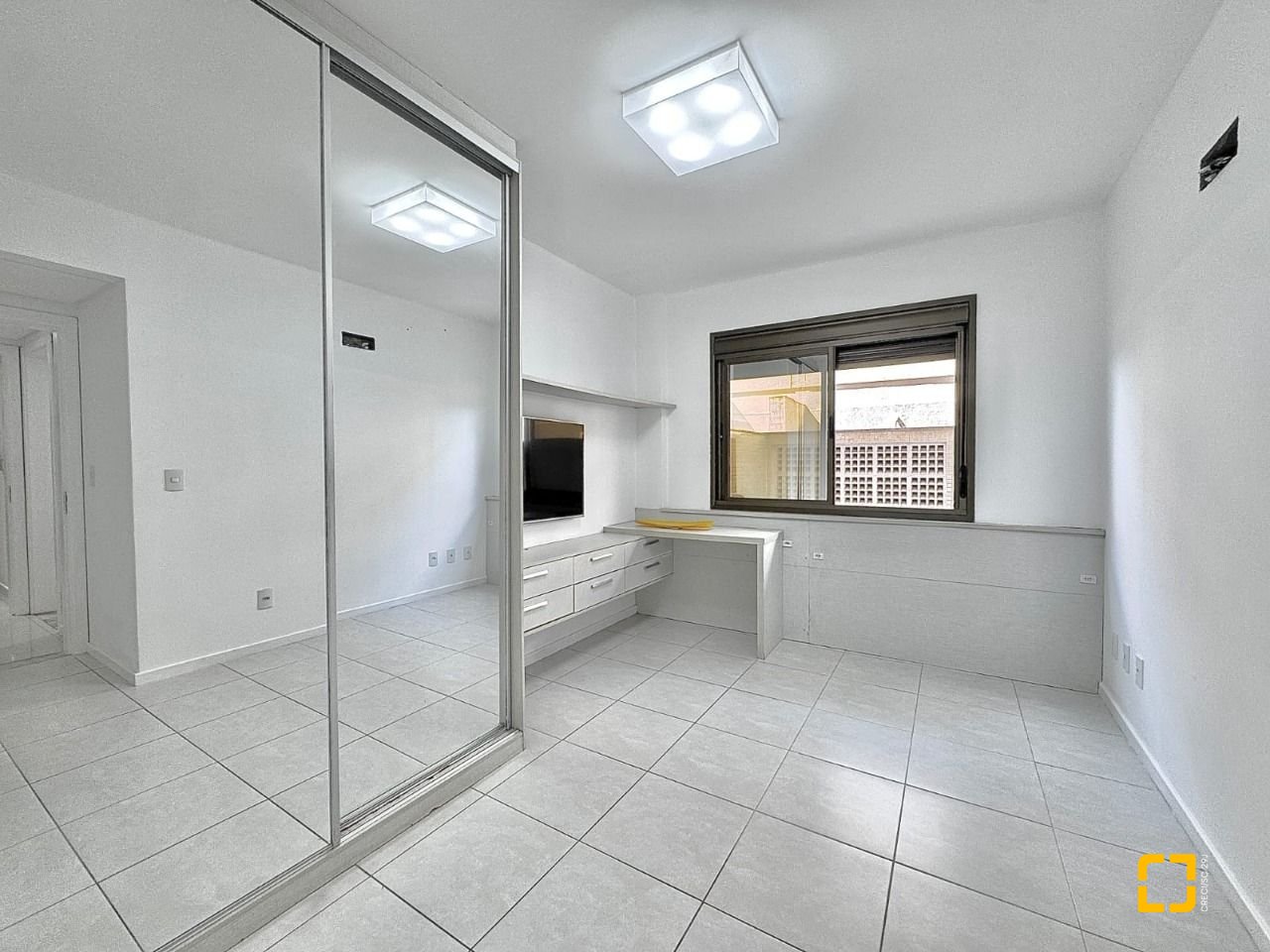 Apartamento com 131m², 4 quartos (sendo 2 suítes), 2 garagens, no bairro Trindade em Florianópolis