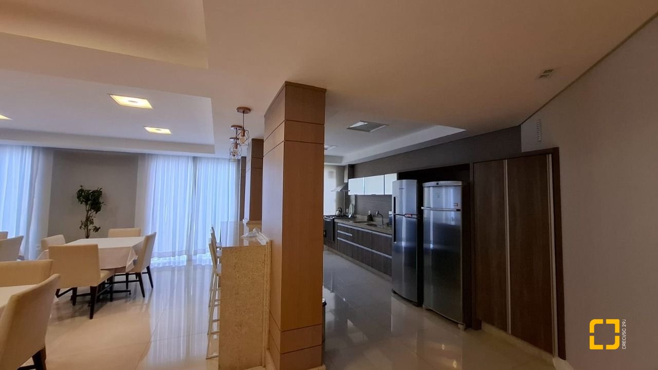 Apartamento com 131m², 4 quartos (sendo 2 suítes), 2 garagens, no bairro Trindade em Florianópolis
