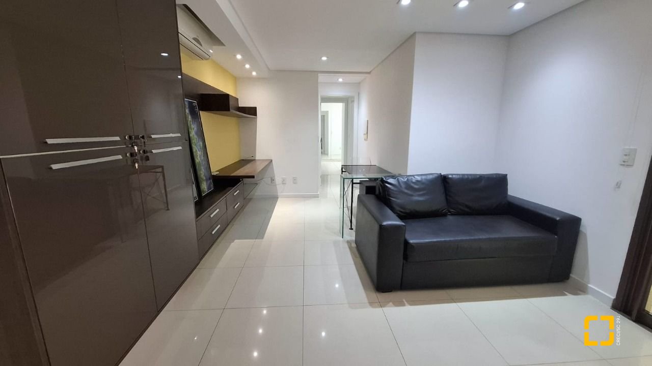 Apartamento com 131m², 4 quartos (sendo 2 suítes), 2 garagens, no bairro Trindade em Florianópolis