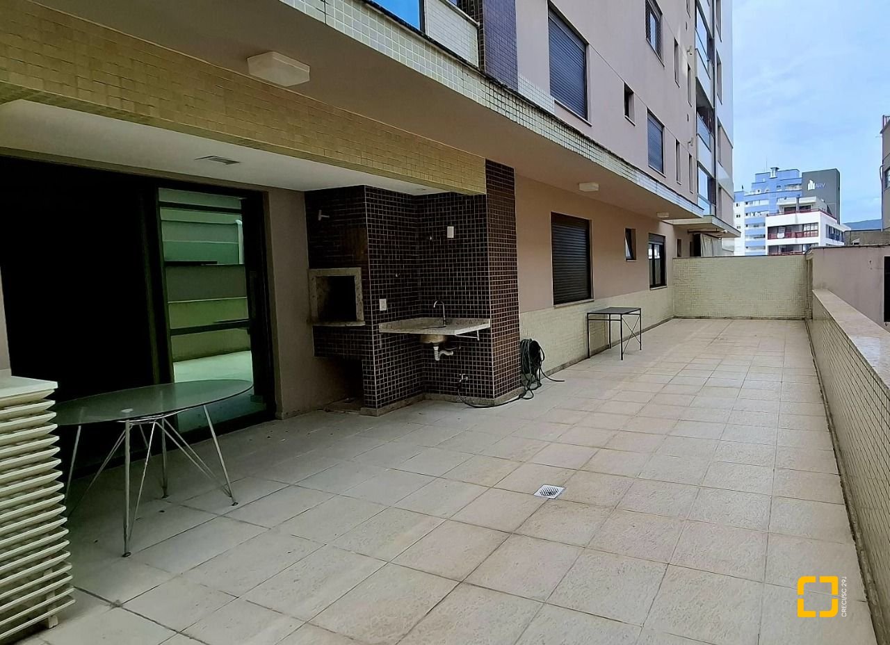 Apartamento com 131m², 4 quartos (sendo 2 suítes), 2 garagens, no bairro Trindade em Florianópolis