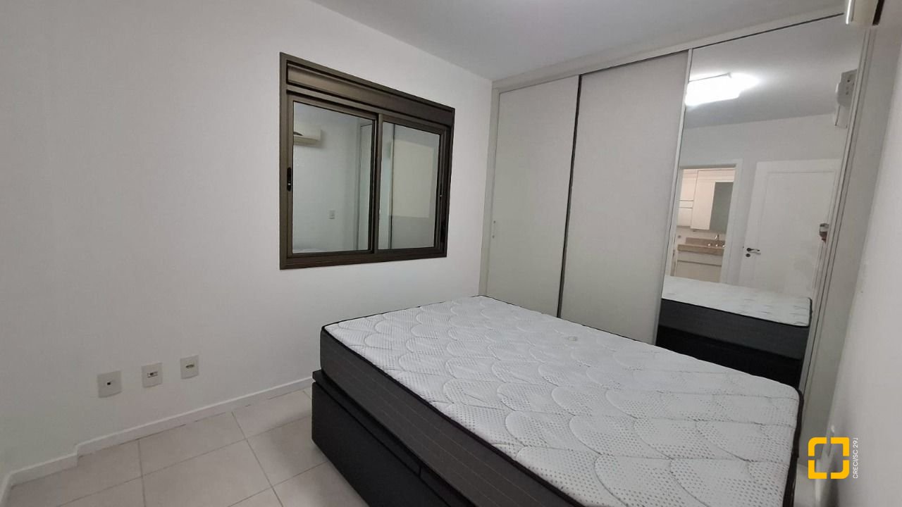 Apartamento com 131m², 4 quartos (sendo 2 suítes), 2 garagens, no bairro Trindade em Florianópolis