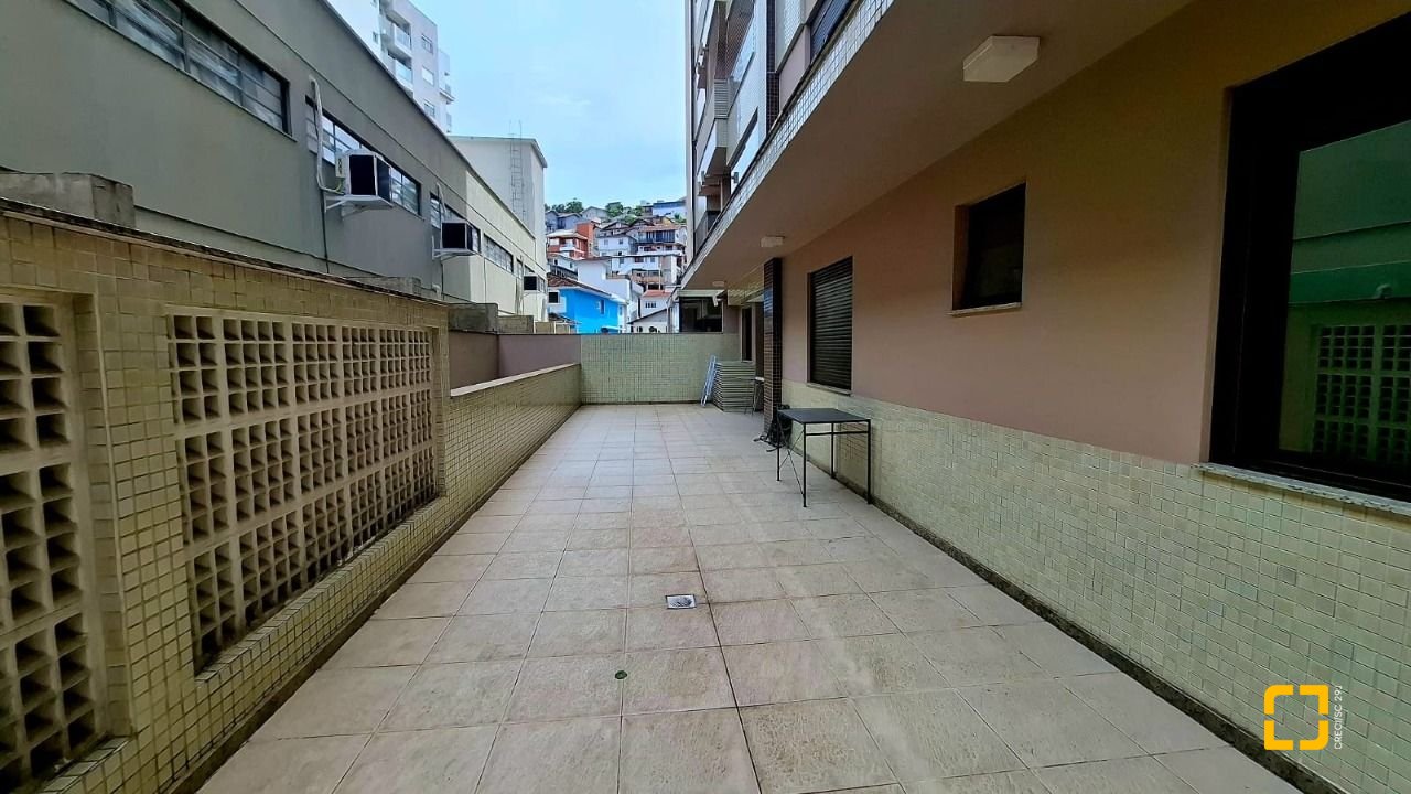 Apartamento com 131m², 4 quartos (sendo 2 suítes), 2 garagens, no bairro Trindade em Florianópolis