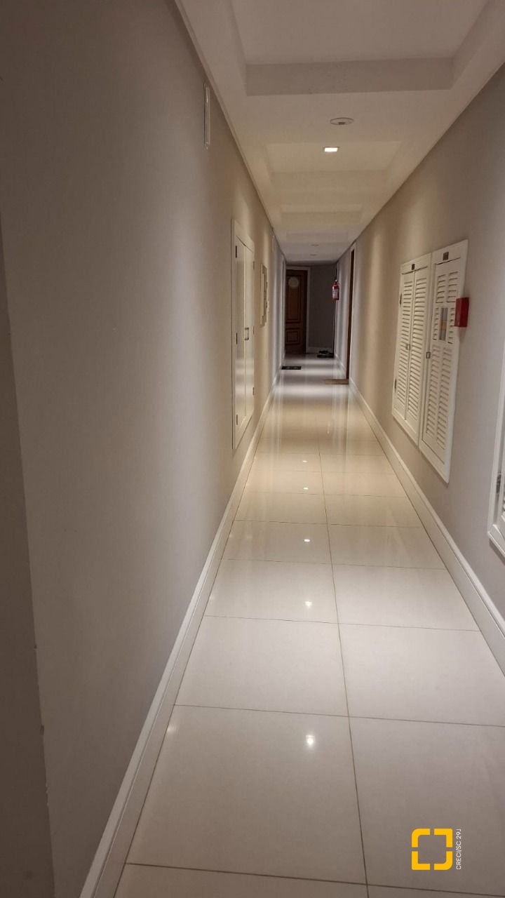 Apartamento com 131m², 4 quartos (sendo 2 suítes), 2 garagens, no bairro Trindade em Florianópolis