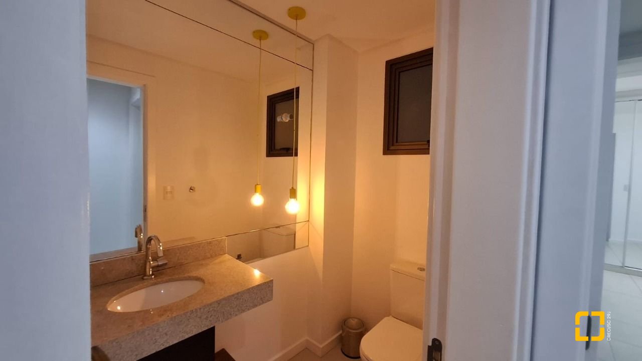 Apartamento com 131m², 4 quartos (sendo 2 suítes), 2 garagens, no bairro Trindade em Florianópolis