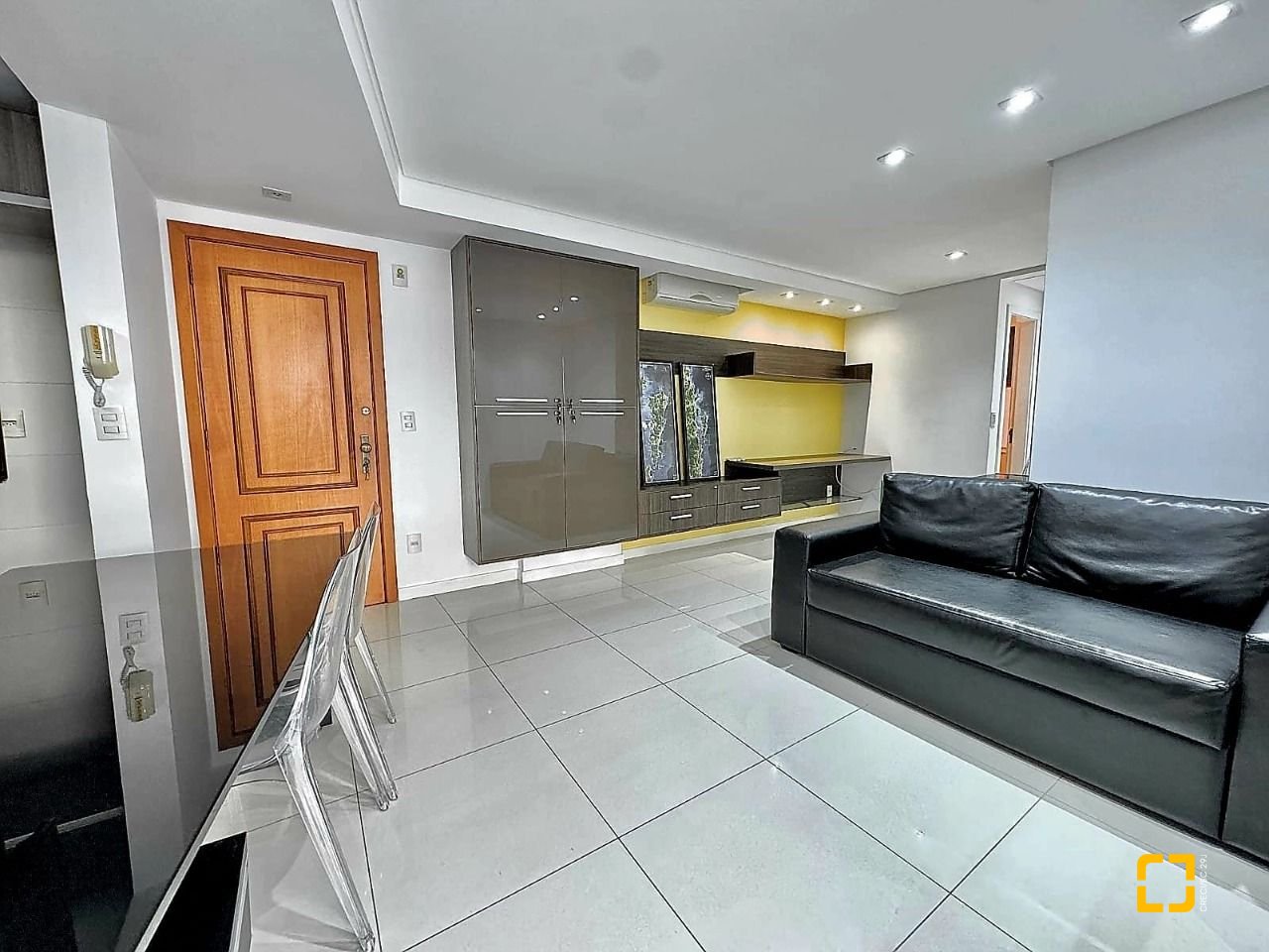 Apartamento com 131m², 4 quartos (sendo 2 suítes), 2 garagens, no bairro Trindade em Florianópolis