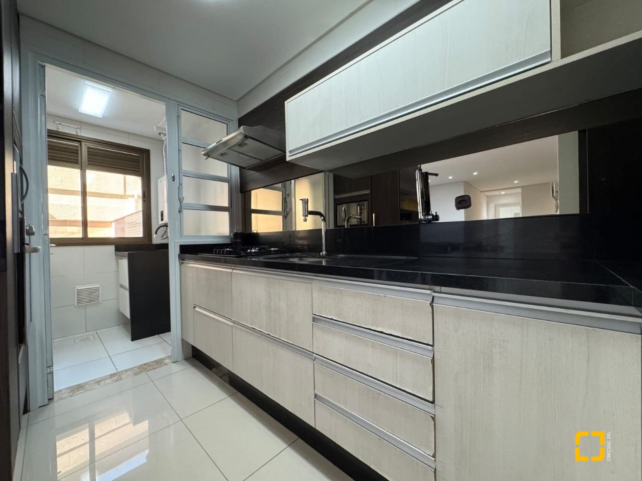 Apartamento com 131m², 4 quartos (sendo 2 suítes), 2 garagens, no bairro Trindade em Florianópolis