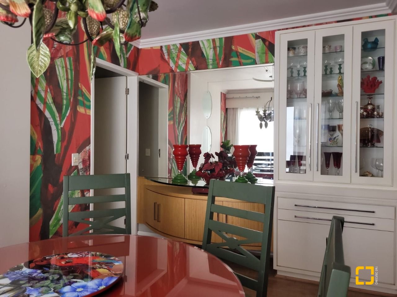 Apartamento com 141m², 4 quartos (sendo 1 suíte), 1 garagem, no bairro Centro em Florianópolis