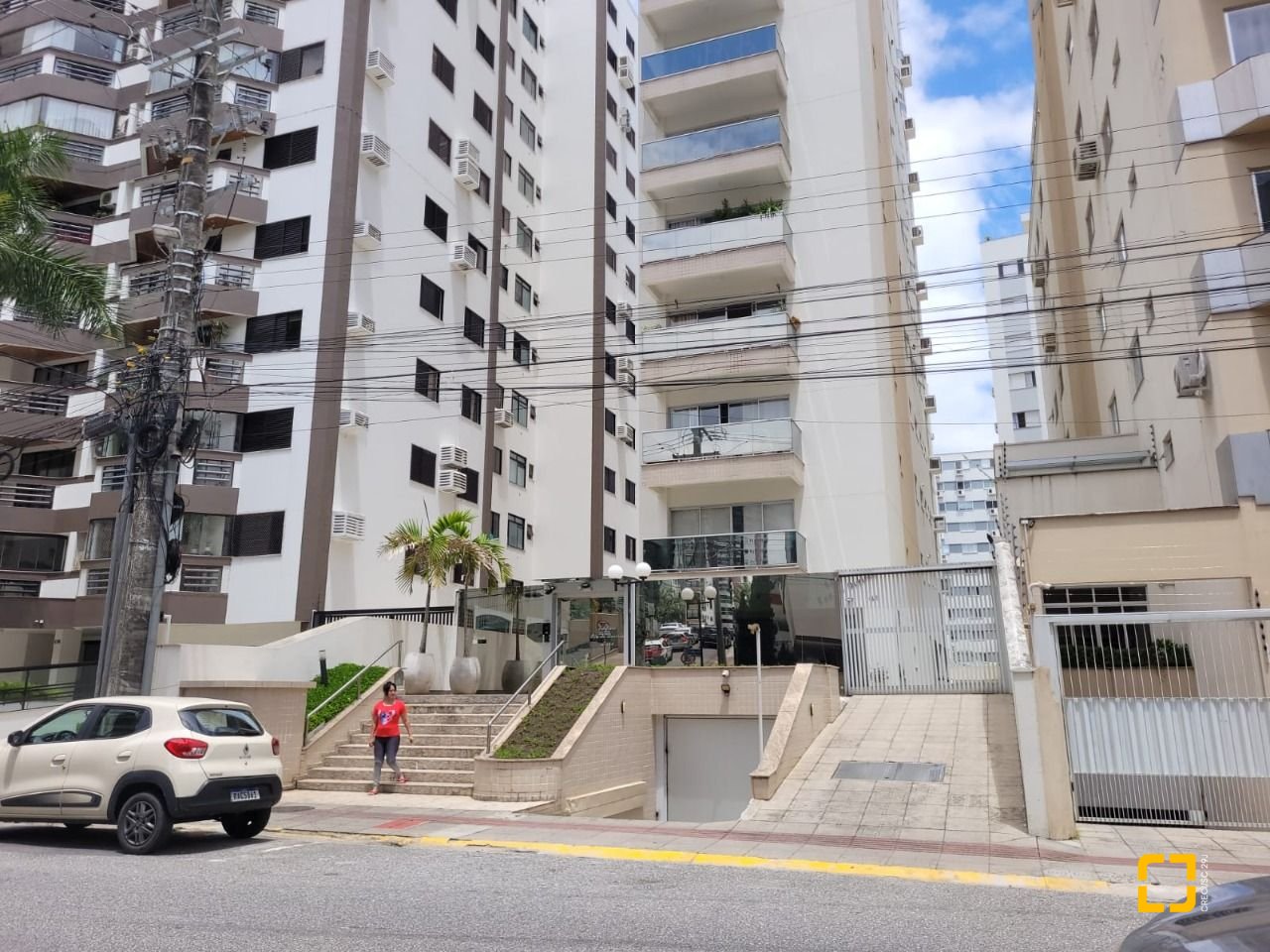 Apartamento com 141m², 4 quartos (sendo 1 suíte), 1 garagem, no bairro Centro em Florianópolis