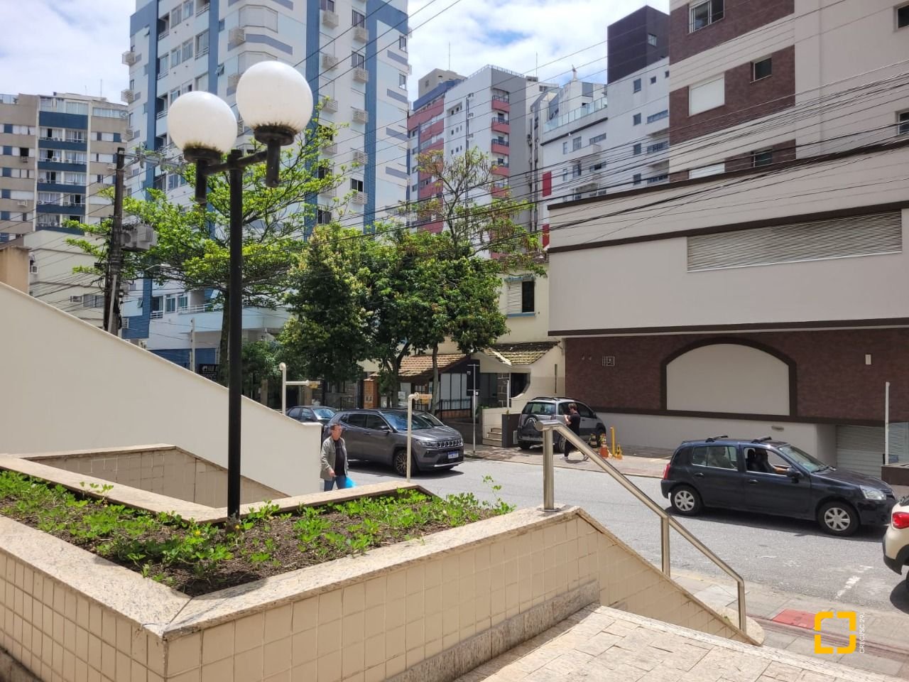 Apartamento com 141m², 4 quartos (sendo 1 suíte), 1 garagem, no bairro Centro em Florianópolis