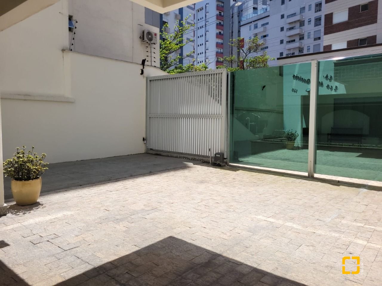 Apartamento com 141m², 4 quartos (sendo 1 suíte), 1 garagem, no bairro Centro em Florianópolis