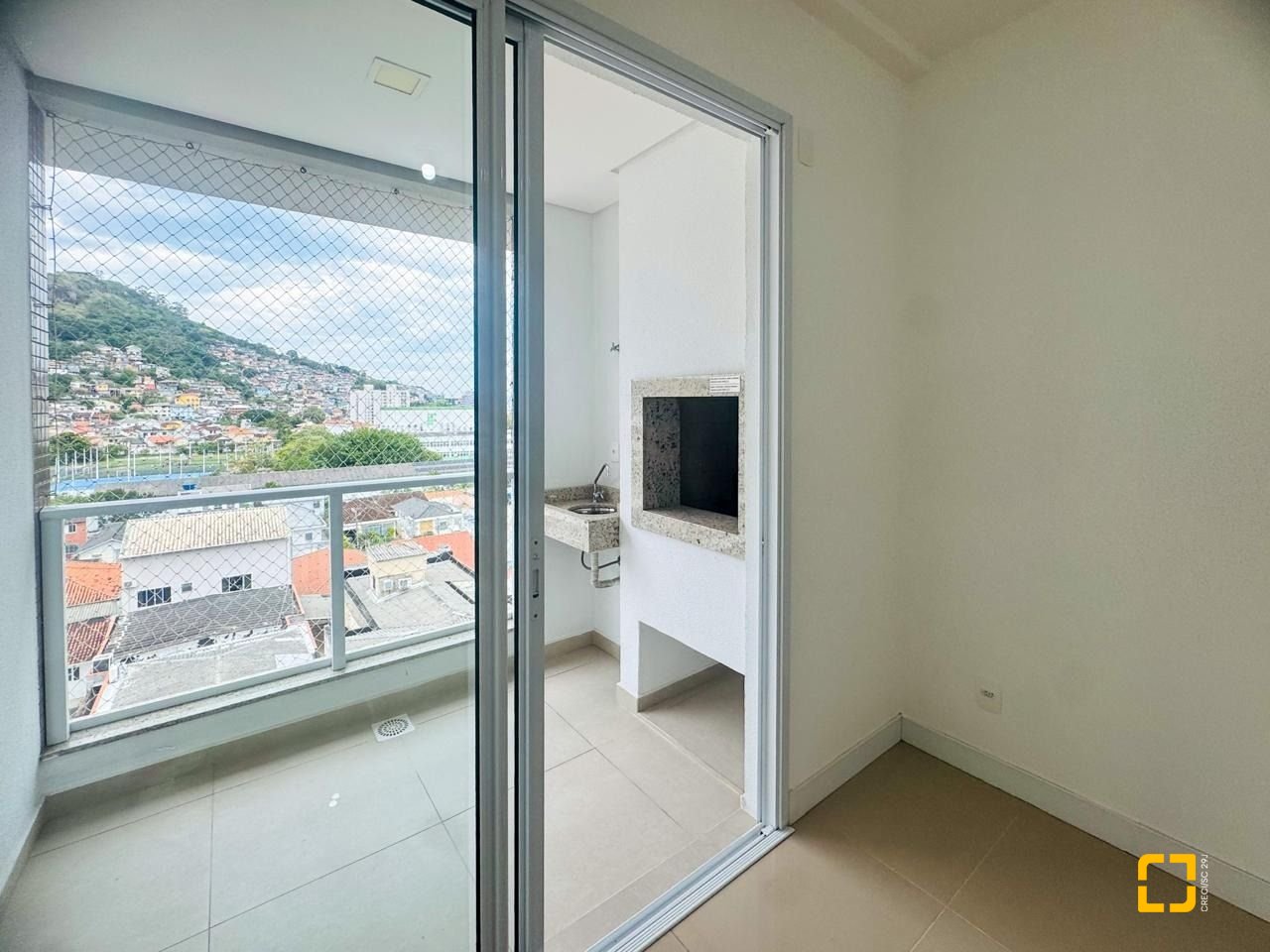 Apartamento com 67m², 3 quartos (sendo 1 suíte), 1 garagem, no bairro Centro em Florianópolis