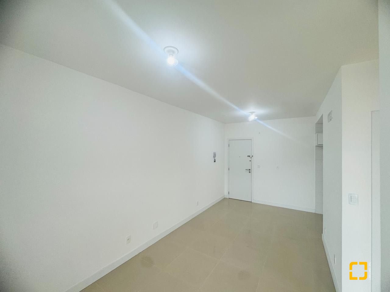 Apartamento com 67m², 3 quartos (sendo 1 suíte), 1 garagem, no bairro Centro em Florianópolis