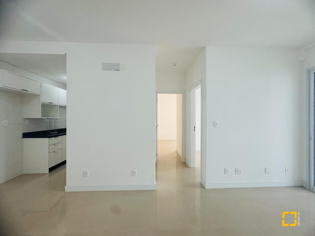 Apartamento com 67m², 3 quartos (sendo 1 suíte), 1 garagem, no bairro Centro em Florianópolis